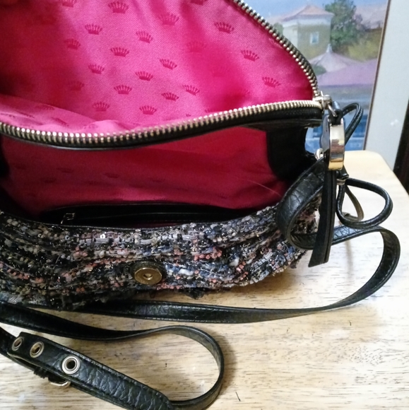 🆕Juicy Couture Traveler Flap Crossbody Bag.🎒Wide Zip Pocket,Tweed&Leather. - Picture 7 of 12